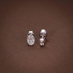 Pendientes de Diamantes Cultivados en Laboratorio con Corte Ovalado de Tendencia, con Engaste de Oro Blanco de 14k, Diamantes Certificados por IGI a Bajo Precio - Product Image 6