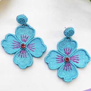 Pendientes bordados Pendientes vintage tejidos a mano inspirados en la naturaleza Joyería en forma de flor personalizada ecológica para fiestas Coloridas - Product Image 3