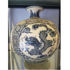 Vase de table en porcelaine beige toutes saisons, de haute qualité, contemporain, moderne, nouveau décor artistique, vases d'âge pour la décoration - Product Image 1