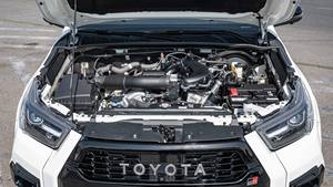 Limpieza de segunda mano 2023 TOYO_TA HILUX DC GR SPORT 2.8L V6 camioneta - Product Image 4