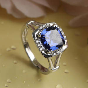 Achetez des bagues en argent sterling 925 de qualité supérieure pour femmes, serties de diamants taille coussin, géométriques, en platine et rhodium, pour fiançailles - Product Image 2