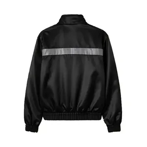 เสื้อแจ็คเก็ตผ้าซาตินสีดำพร้อมแถบสะท้อนแสงด้านหลัง - Product Image 2