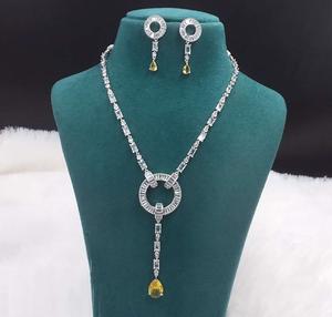 Ensemble collier et boucles d'oreilles de luxe en laiton scintillant AD traditionnel et moderne pour mariages et événements à vendre - Product Image 2