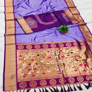 Sari de Seda Banarasi Suave VASTRA COTTAGE con Zari Natural, Pallu Meenakari Rico, Borde Tejido Meenakari y Borlas de Diseño - Product Image 2
