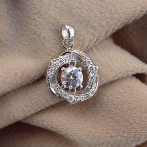 เครื่องประดับมอสซาไนต์ 1 กะรัต 6.5 มม. DE VVS พลอยทรงกลม ราคาขายส่ง เงินแท้ S925 จี้แบบมินิมอลลิสต์สำหรับผู้หญิง - Product Image 1