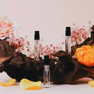 ชุดน้ำหอมดีเลย์ คอมมา ซิกเนเจอร์ ดิสคัฟเวอรี่ เซ็ต ขนาดทดลอง 3.3 มล. x 3 กลิ่นหอมสดชื่น โอ เดอ ทอยเล็ตต์ และ โอ เดอ พาร์ฟูม ขนาดทดลองแบบสเปรย์ 35 มล. - Product Image 4