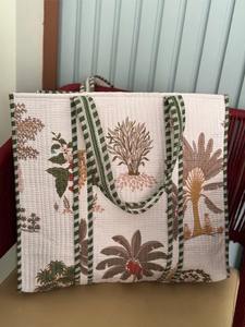 Sac fourre-tout en tissu de coton imprimé Le Souvenirs, doublure en toile, fermeture éclair, poches intérieures, taille 18 pouces - Design bohème vintage - Product Image 3