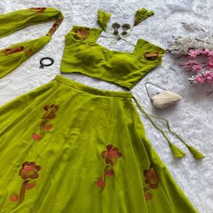 Conjunto de Lehenga Choli VASTRA COTTAGE de Organza Pura con Estampado Digital y Trabajo Zari, con Dupatta de Lona con Vuelo Completo, Ropa Festiva para Bodas - Product Image 4