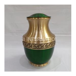 Urne funéraire en laiton vert et or avec bande décorative gravée, récipient à cendres haut de gamme pour adulte, urne commémorative humaine, pot tendance - Product Image 1