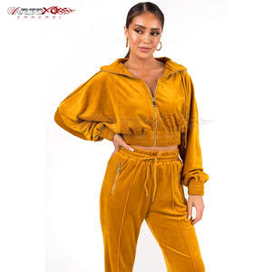Conjunto Deportivo de Terciopelo para Mujer, Chaqueta con Capucha y Cierre de Cordón, Pantalones de Corte Regular para un Look Casual y Lujoso - Product Image 3