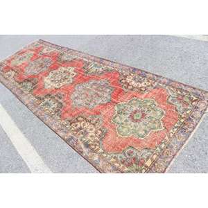 Alfombra Turca Vintage de Lana 4.3x12.3 pies (132x375 cm), con Diseño de Plantas y Árboles Rojos - Product Image 4