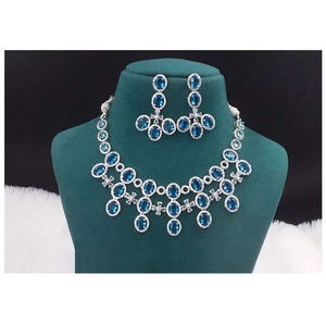 Ensemble exclusif de collier de bijoux en laiton AD élégant et boucles d'oreilles assorties Style classique pour mariage et fête porter directement de l'Inde - Product Image 1