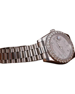 นาฬิกาผู้ชายหรูหราประดับเพชรโมอิสซาไนต์ทองคำขาว สไตล์ฮิปฮอปแท้ ระดับ VVS ผ่านการทดสอบ แฟชั่นทันสมัย ประดับเพชรเต็มเรือน - Product Image 2