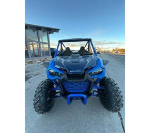 Talon 1000X FOX Live Valve prêt à être expédié dans le monde entier - Product Image 1