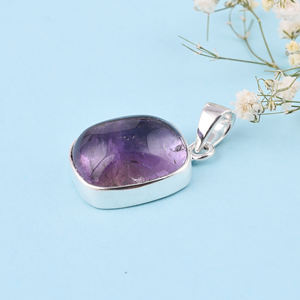 Améthyste naturelle en forme de coussin Pierre précieuse en argent sterling 925 avec pendentif plaqué argent Pendentif à la mode pour cadeau de mariage. - Product Image 2