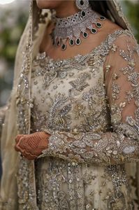 2024 veste de mariée en soie brodée lourde élégante Lehenga Dupatta vêtements de mariage avec perles de verre cristal et travail Dabka - Product Image 2