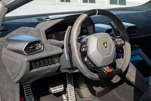 LAMBORGHINI HURACÁN STO 2022 EXTREMADAMENTE LIMPIO, 5000 MILLAS, 631 HP, MOTOR V10 DE 5.2 LITROS, LISTO PARA ENTREGAR - Product Image 3