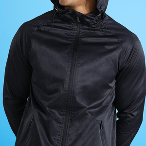 Chaqueta Cortavientos Negra Personalizable para Hombre, Chaqueta con Capucha de Tela de Alto Rendimiento para Sesiones de Gimnasio Activas - Product Image 2