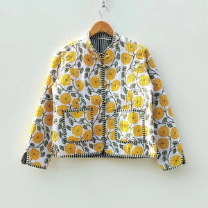 Chaqueta de algodón acolchada de estilo bohemio hecha a mano India para mujer, nuevo estilo, tela tejida con estampado de flores, prendas de vestir exteriores informales para invierno - Product Image 1