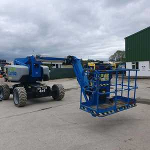 Elevador de pluma montado en camión con brazo articulado 22m de altura Cherry Picker para mantenimiento al aire libre - Product Image 1