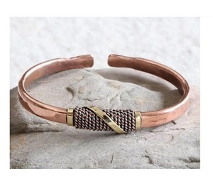Juego de pulsera y anillo de cobre magnético para hombres y mujeres Brazaletes de moda para cumpleaños Aniversario o Día de San Valentín - Product Image 1
