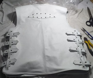 เสื้อแจ็คเก็ตพัฟเฟอร์ผู้ชายคุณภาพพรีเมียมราคาประหยัด มีฮู้ด ป้องกันแบคทีเรีย ไนลอน สไตล์ลำลอง พร้อมโลโก้ด้านหน้า แบบเสื้อกั๊กสำหรับขี่มอเตอร์ไซค์ - Product Image 5