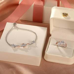 สร้อยข้อมือ Jeulia Amore แบบสองสีประดับด้วยหินสามเม็ด - Product Image 6