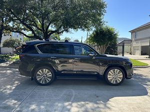 Lexus LX 600 2023 de Lujo, Gasolina, Bajo Kilometraje - Product Image 2