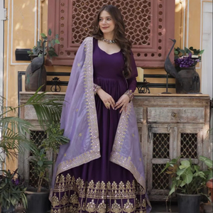 Vestido de diseñador estilo bordado trabajo hermoso vestido, ropa de boda y vestido de fiesta, diseño Kurtis para damas - Product Image 4