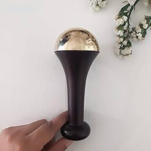 Masseur facial en métal Kansa ayurvédique en gros d'Inde pour le visage et le cou, détoxification, soulagement du stress, bienfaits, tenu à la main, pas cher - Product Image 1