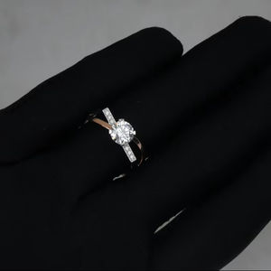 Anillo de moissanita de diamante cultivado en laboratorio más vendido Corte redondo 1 quilate VS1 Claridad IGI SGL Certificado Oro Rosa Oro Plata Proveedor - Product Image 1