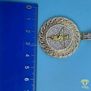 Pendentif médaillon ange en prière serti de pierres Moissanite VVS et finition bicolore, bijou de luxe Hip Hop tendance - Product Image 3