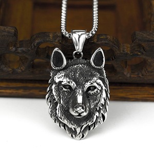 Collier pendentif tête de loup en acier titane Yunnique pour hommes - Style rétro en acier inoxydable - Product Image 3