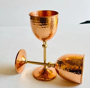 Gobelet à vin en cuivre fait main Divris avec long pied, design moderne, écologique, capacité 320 ml, option logo personnalisé pour les fêtes - Product Image 4