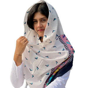 Bufanda de seda con cuello de Pashmina suave de diseñador de lujo personalizada para mujer, accesorio de verano perfecto, bufandas y chales tradicionales - Product Image 3