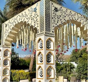 Mandap de Espejo Estilo Jharokha para Bodas al Aire Libre, Eventos de Destino en Tendencia, Mandapam con Pilares de Madera, Decoraciones Personalizadas, EE. UU. - Product Image 3