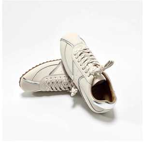 Chaussures de jogging pour femmes de style rétro de Hong Kong, printemps, cuir souple, légères, antidérapantes, chaussures de sport décontractées pour la course à pied - Product Image 5