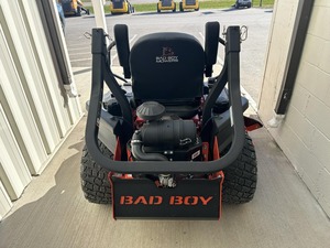 Tondeuse à gazon autotractée Bad Boy Maverick HD 6000 2025, électrique et à essence, avec 4 caractéristiques à moteur 2 temps pour la coupe de l'herbe - Product Image 6