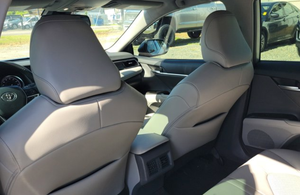 Toyota Camry XLE berline blanche automatique d'occasion en excellent état - Product Image 2