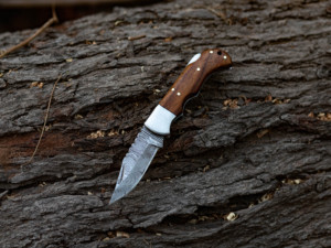 Couteau pliant artisanal en acier Damas, manche en bois, couteau de poche personnalisé, couteau EDC haut de gamme, outil utilitaire d'extérieur - Product Image 5