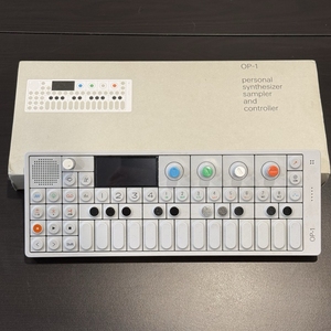 Synthétiseur de clavier portable Teenage Engineering OP-1 - Blanc - Neuf d'usine - Product Image 1
