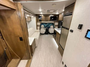 Autocaravana Tiffin Allegro Bus 40RP Clase A, Furgoneta Mercedes, Diseño Blanco y Marrón - Product Image 2