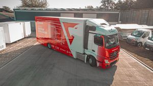 Camion de restauration mobile entièrement équipé pour la vente de glaces, utilisé avec licence de vente pour la vente de bonbons en plein air - Product Image 3