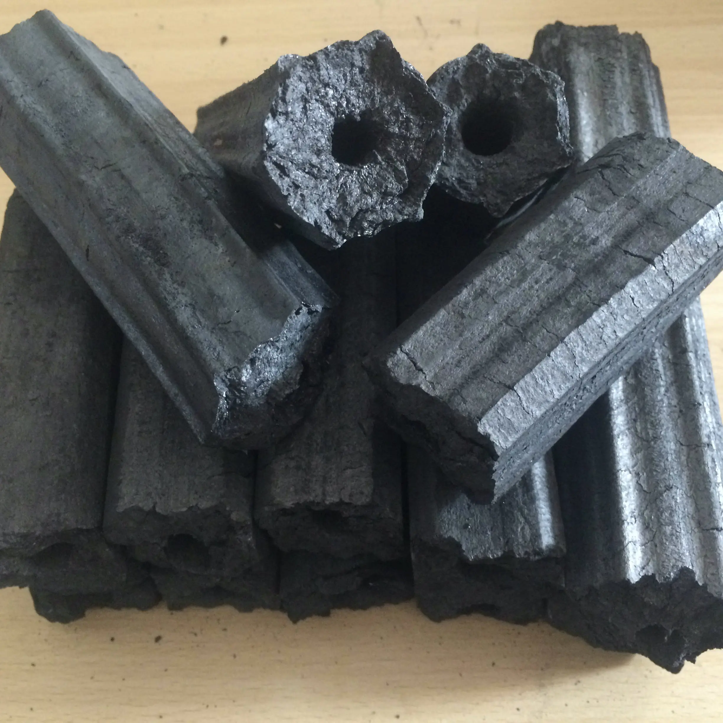 Carbone compresso per barbecue a carbone naturale di guscio di cocco di prezzo all'ingrosso