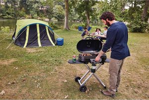 Barbecue portable à gaz pliable pour le camping avec étagères latérales et roues - Product Image 4