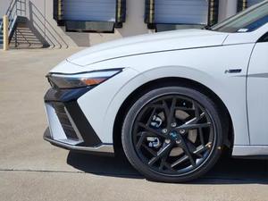 Elantra Aspire FWD usado cuidadosamente con asientos de cuero ACC Control de crucero - Product Image 5