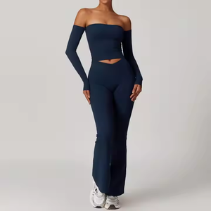 Conjunto de ropa deportiva para mujer con logotipo personalizado al por mayor, pantalones acampanados sin hombros, Tops cómodos para gimnasio, conjuntos de ropa deportiva transpirable para yoga - Product Image 3
