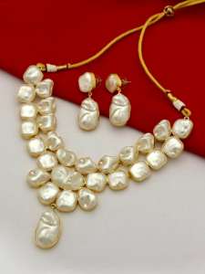 Elegant Baroque <b>Pearl</b> <b>Choker</b> Necklace Set for Women Vintage Inspired Statement Jewelry with Matching Earrings Ideal for Parties - Product Image 2