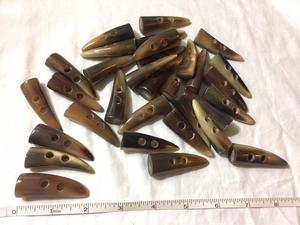 Botón de Palanca de Cuerno de 2 Orificios Resistente, Suministro al por Mayor para Fabricantes de Ropa - Product Image 3