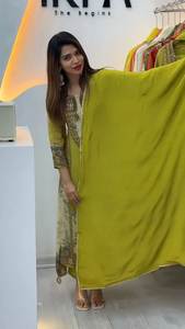 Compre Ahora el Mejor Conjunto de Kurtis, Pantalones y Dupatta con Bordado de Alta Calidad, 100% Puro, Sofisticado y Elegante para Adultos - Product Image 4